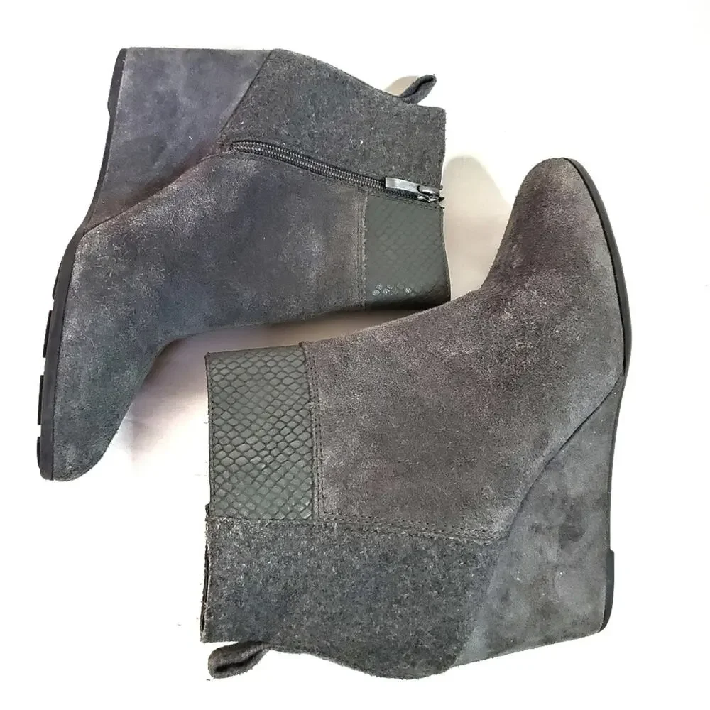 Tahari | Sutton Mixed Media Leather Suede Wedges